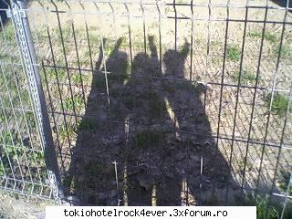 me:)....Claudia... - umbraaaaaaaaa!!!!!!!!eu sunt in mijloc in dreapta - *..::Me, myself & I::..*