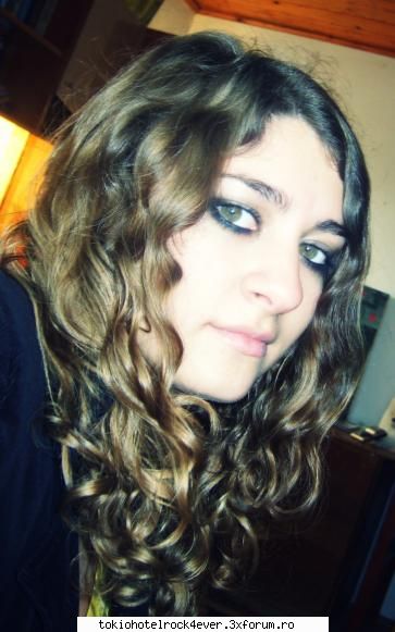 me...adik corinutza :) - am revenit... da ..rusine dina prtea mea ca nu am - *..::Me, myself & I::..*