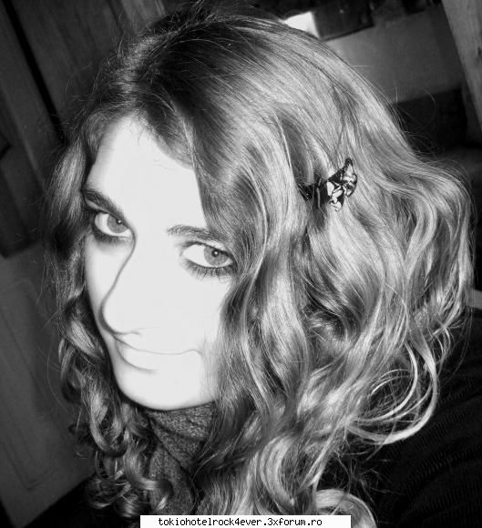 me...adik corinutza :) - black and white - *..::Me, myself & I::..*
