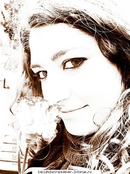 me...adik corinutza :) - D mai am poze ma bucur ca ai revenit brokelle - *..::Me, myself & I::..*