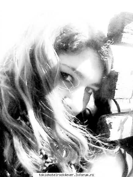 me...adik corinutza :) - nu vorbesc chiar asa mult despre par>:P - *..::Me, myself & I::..*
