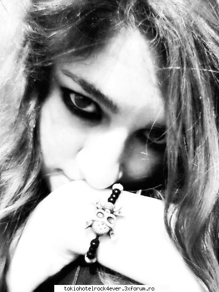 me...adik corinutza :) - mc scz ca nu am mai intrat dar sincer nu am avut - *..::Me, myself & I::..*