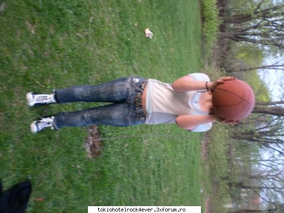 me...adik corinutza :) - nam mai intorso dar se vede k miam inlocuit capul - *..::Me, myself & I::..*