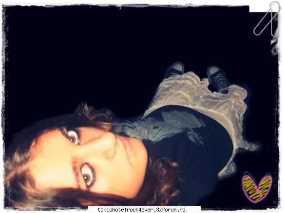 me...adik corinutza :) - bn....da id k sa vb pe mess aa....sa pun poaza k - *..::Me, myself & I::..*