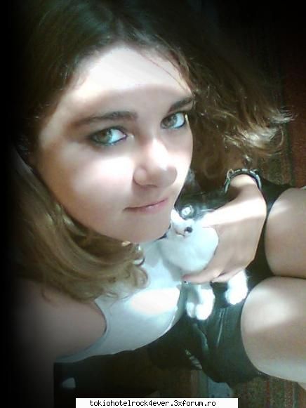 me...adik corinutza :) - cu my pucca....love it - *..::Me, myself & I::..*