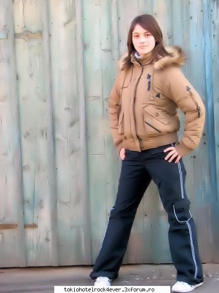 me...iulia - sunt silueta asai?? ...in ultimul timp mam - *..::Me, myself & I::..*