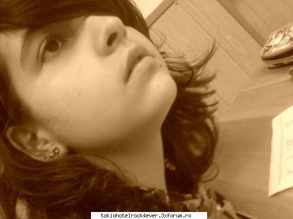 meh^^ - scz..e aceeasi poza - *..::Me, myself & I::..*