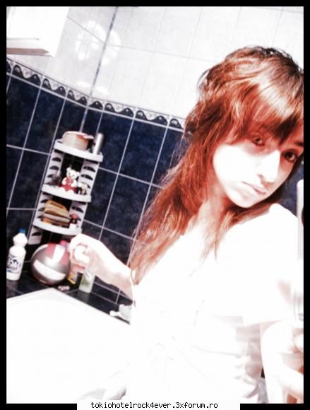 ....misfit...o_O.. - hmmm`. m`am gandit sa pun si eu o poza` - *..::Me, myself & I::..*