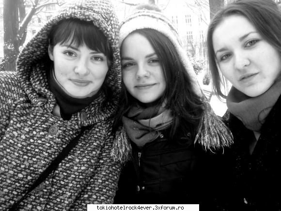 narcissa - nu prea am..doar niste poze facute cu colegele - *..::Me, myself & I::..*