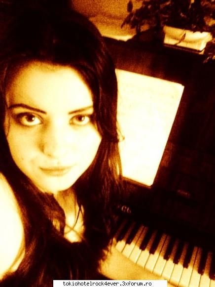 narcissa - da ....in schimb ala e pianul meu ....adica - *..::Me, myself & I::..*