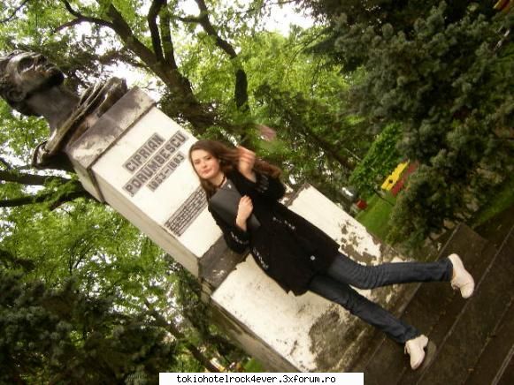 narcissa - langa statuia lui ciprian porumbescu ....ce - *..::Me, myself & I::..*