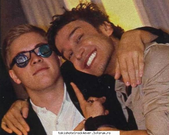 poze d la ziua lor!!! :D - ink unaaa... ala cu ochelarii aia e Gustav??? - *..::Bill & Tom Kaulitz::..*