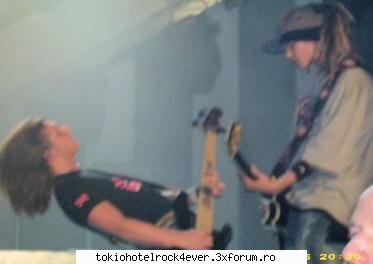 poze funny - Tom tagan:)))) pozitia scenei:)))Georg si Tom - *..::Gallery::..*