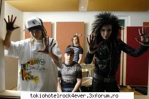~~poze haioase cu TH~~ - scena 3: in culise tom: bill am si eu o intrebare - *..::Bill & Tom Kaulitz::..*