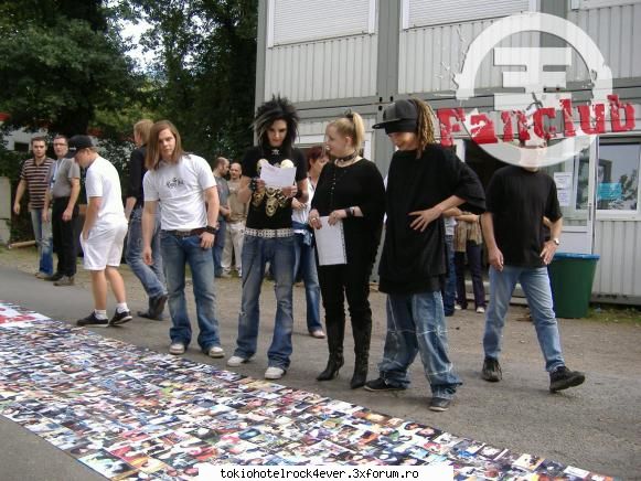 ~~poze haioase cu TH~~ - tipa: aceasta este fisa cu numele tuturor fanelor - *..::Bill & Tom Kaulitz::..*