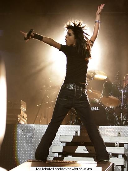 ~~poze haioase cu TH~~ - back! bill(canta fericit spring nicht) - *..::Bill & Tom Kaulitz::..*