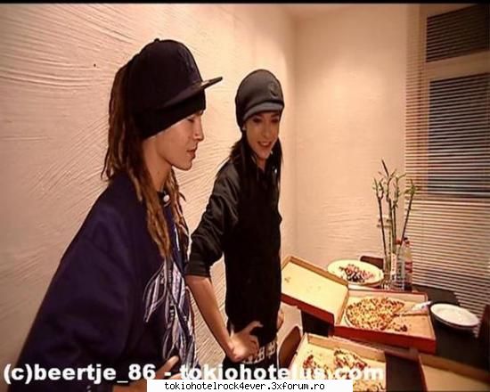 ~~poze haioase cu TH~~ - bill: si aceasta este buktaria...plina cu - *..::Bill & Tom Kaulitz::..*