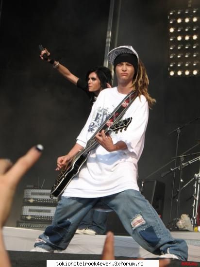 ~~poze haioase cu TH~~ - bill fetelor...acum SCHREI!....SCHREI!...SCH...pfi - *..::Bill & Tom Kaulitz::..*