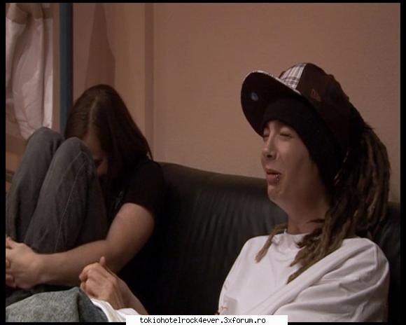 ~~poze haioase cu TH~~ - tom: buhuuuhuuu piei satana! - *..::Bill & Tom Kaulitz::..*
