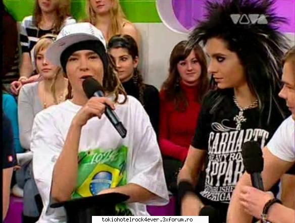 ~~poze haioase cu TH~~ - tom: make it shine baby, make it glow! make it - *..::Bill & Tom Kaulitz::..*