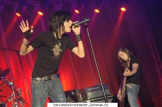 ~~poze haioase cu TH~~ - Bill: aaaaaaaaaaaa..........ce buna e tipa aia - *..::Bill & Tom Kaulitz::..*