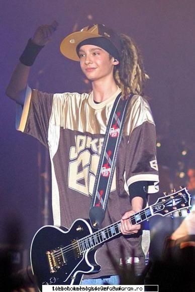 ~~poze haioase cu TH~~ - Tom: care arunk prima un sutien cant o strofa din - *..::Bill & Tom Kaulitz::..*