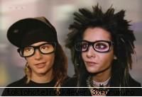 ~~poze haioase cu TH~~ - bill k ochelari miam luat fanilor...va plak tom - *..::Bill & Tom Kaulitz::..*