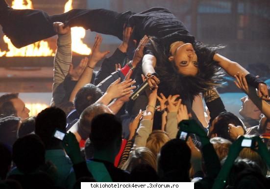 ~~poze haioase cu TH~~ - b ..ce placut e...ooo...ooo...aaa...iii...heheh - *..::Bill & Tom Kaulitz::..*