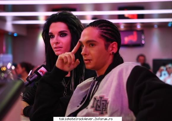 poze twincest :D - am si eu o poza de la radiou` ala cu ei doi - *..::Bill & Tom Kaulitz::..*