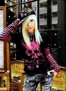 sall :D:D:D - bn sa nu va speriati insa cam asa ma imbrac eu - *..::Me, myself & I::..*