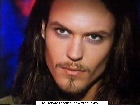 vreau o poza... - Vreau o poza cu... Brian Molko - *..::Games::..*
