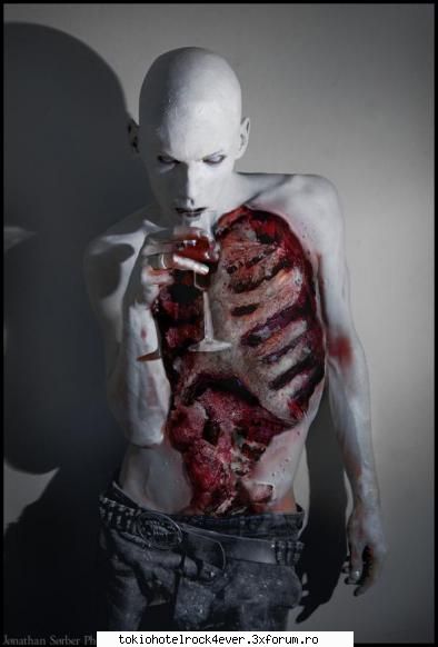 vreau o poza... - vreau o poza cu...cosplay destul de sadica? - *..::Games::..*