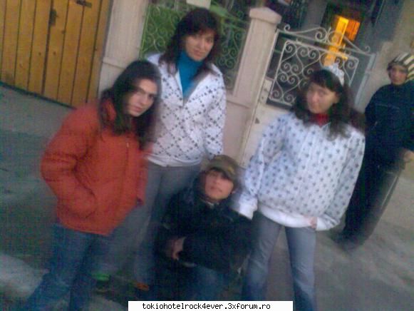 yana - sormea,varamea andra(cu geaca),varamea andreea(cu - *..::Me, myself & I::..*