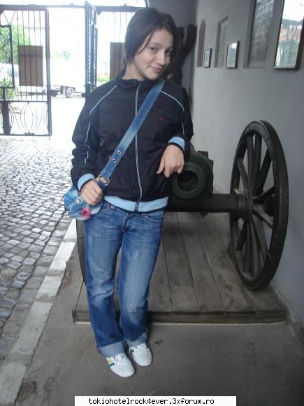 yop vanessa - o poza ku mn:)).. si vanessa dak intrra e bine - *..::Archive::..*